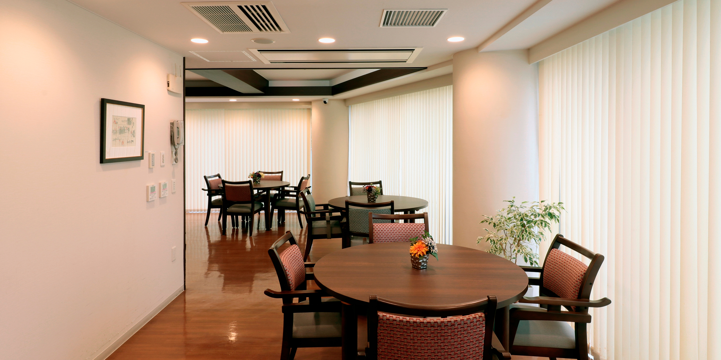 フロアダイニング