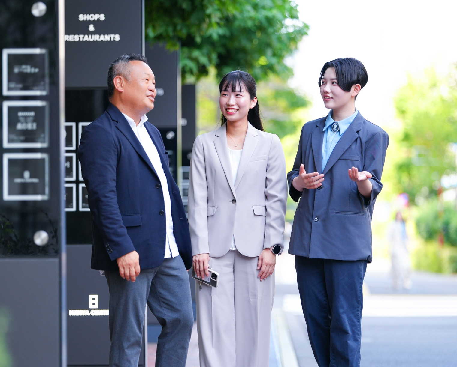 ["独自の研修制度と多様なキャリア"]